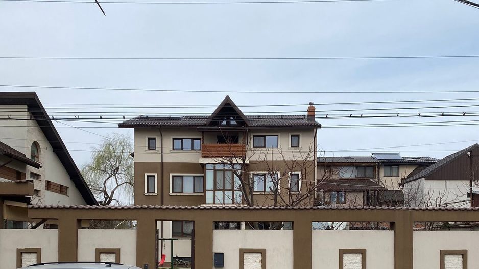 Spre vanzare vila cu 3 etaje si Demisol. - Colentina - Poză 1