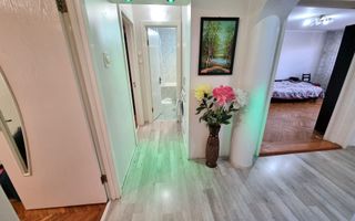 De inchiriat apartament 3 camere, zona Piata, Cetate - Poză 12