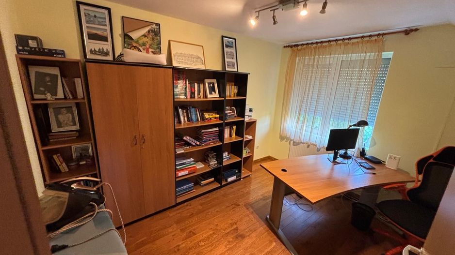 Vila deosebita aproape de padure - Poză 26