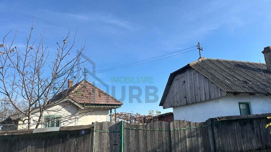 Casă bătrânească locuibilă și teren 1.900 mp – Hărmăneasa, comuna Heleșteni, Iași - Poză 3