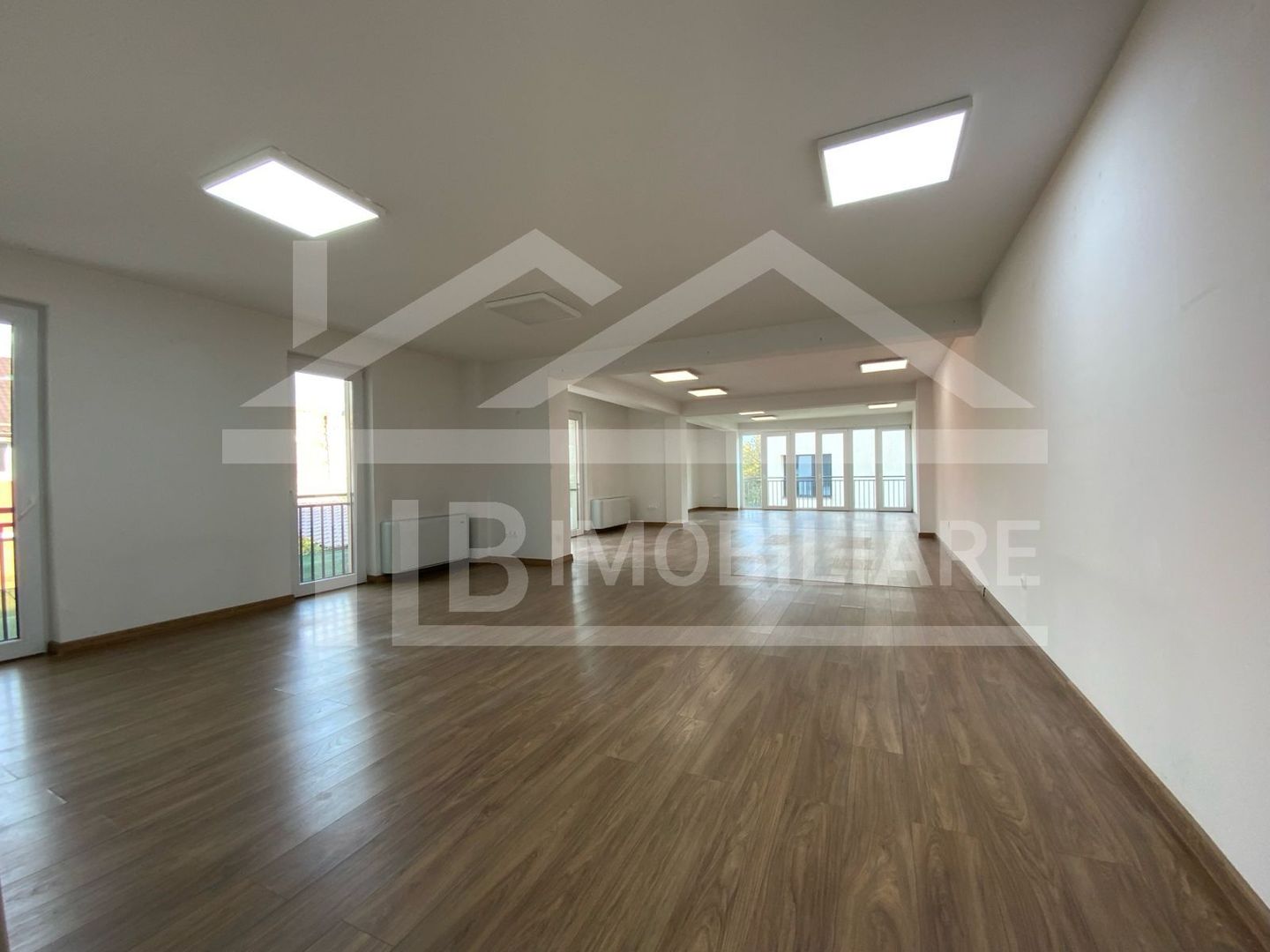 Spatiu de inchiriat, 95mp, terasa, Zona Ultra-Central - Poză 1