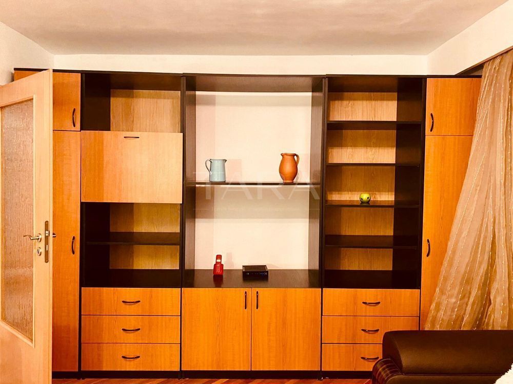 Apartament cu 2 camere, decomandat, balcon închis, zona Zorilor. - Poză 3