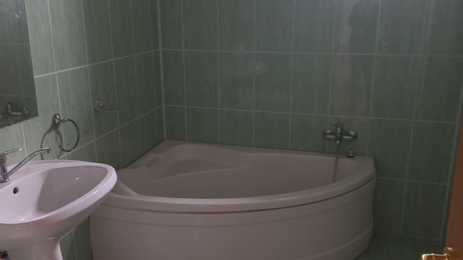 BRASADAS vinde ap 2 cam 70 mp cu parcare in zona centrala. - Poză 6