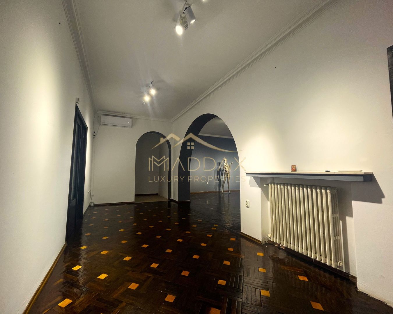 Apartament parter Piața Romană | 5 camere | Curte | 8 Locuri de Parcare - Poză 3