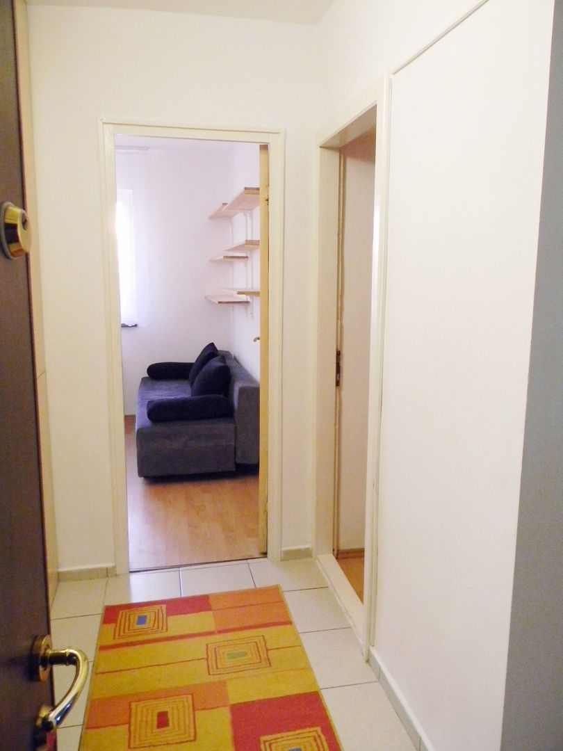 Apartament cu 3 camere mobilate,cartier Tractoru - Poză 2