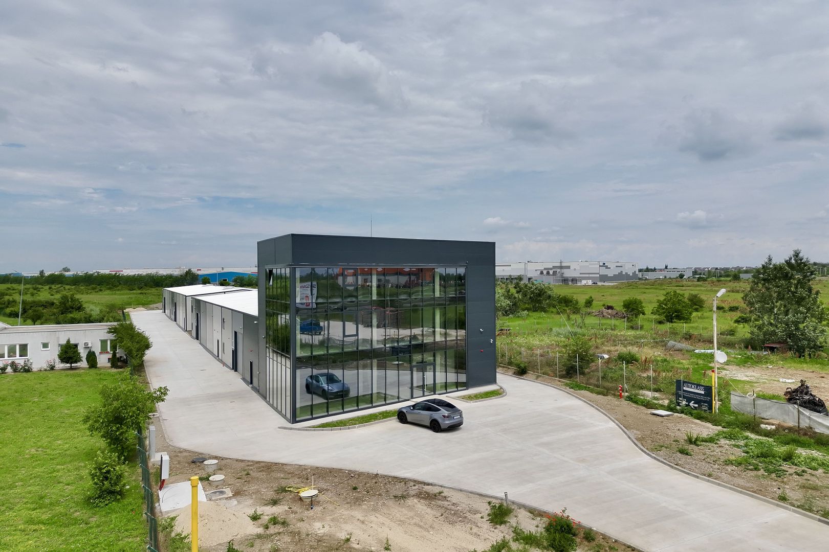 Spațiu logistic nou, cu 4 hale plus showroom și spațiu birouri P+2 - Poză 11