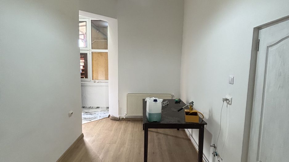 Apartament 2 camere,curte comuna/4 proprietari - Poză 6