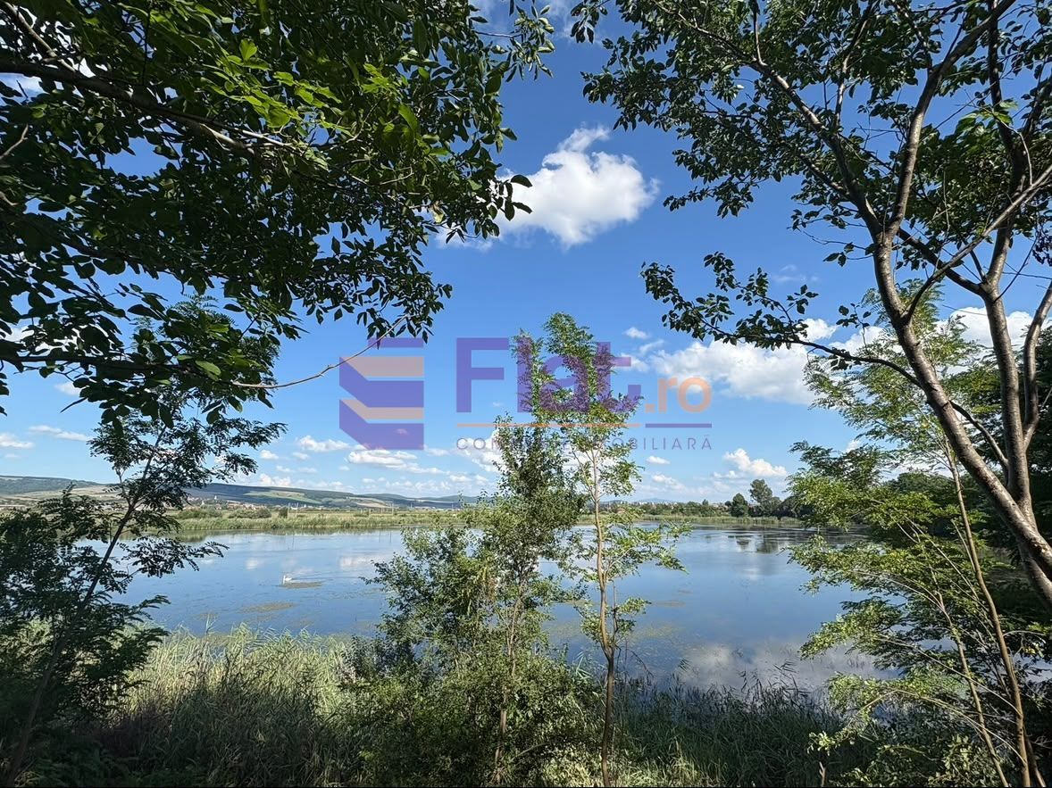 Casă cu teren de 1.651 mp și ieșire la lac Feldioara Pod mansardabil - Poză 1