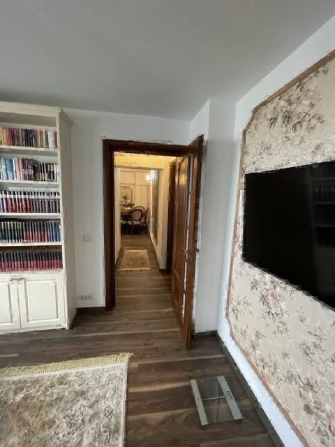 Proprietate specială cu 3 camere în Bucuresti - Poză 3