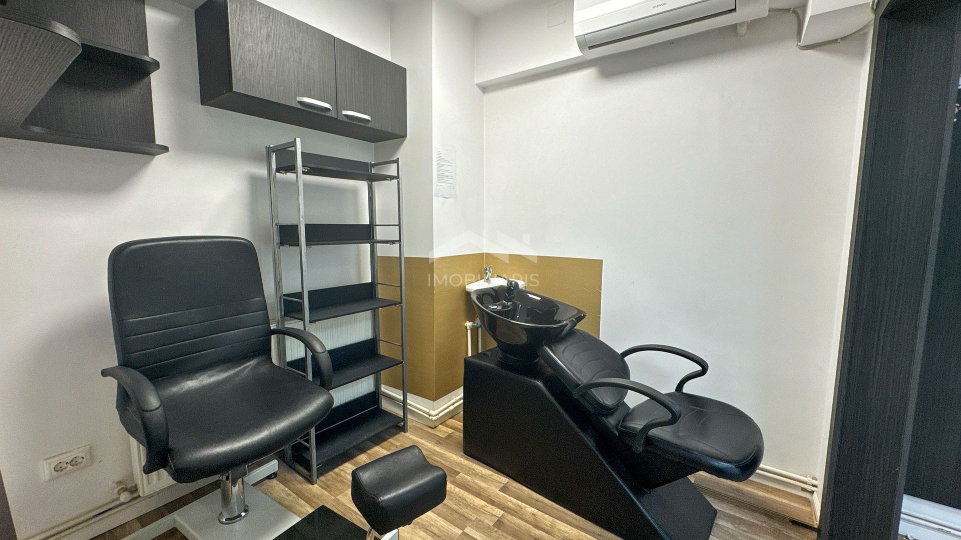 Spațiu comercial 45 mp parter - 2 parcări - salon amenajat - Poză 4