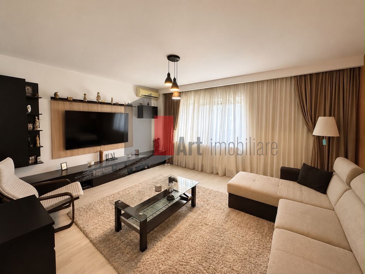 APARTAMENT DE 3 CAMERE - Poză 1