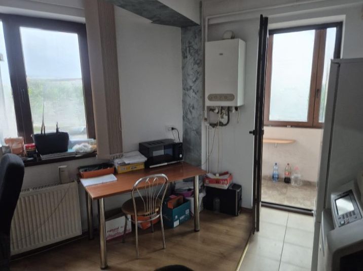 Apartament 2 camere decomandat etaj 2 Cetate 2 balcoane 62 mp. - Poză 3