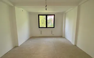 Refugiu Urban cu Eleganță Clasică – Vilă Renovată în Inima Primăverii - Poză 15
