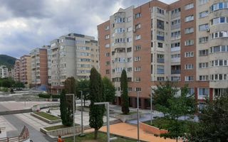 Vanzare 3 camere complet renovat zona pietonala Racadau - Poză 1