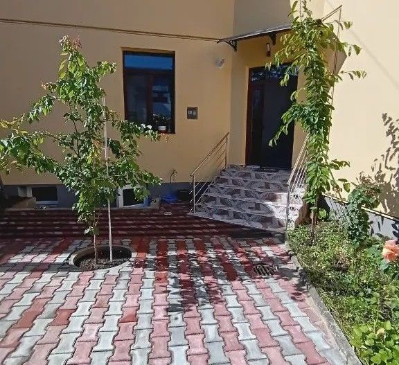 Casă 5 camere, 3 bai,2 bucătării, 200 mp utili, 370 mp teren - Poză 13