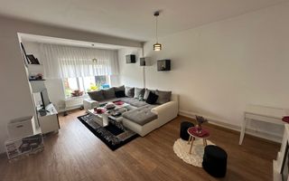 Casă / Vilă cu 5 camere zona Lunei - Poză 7