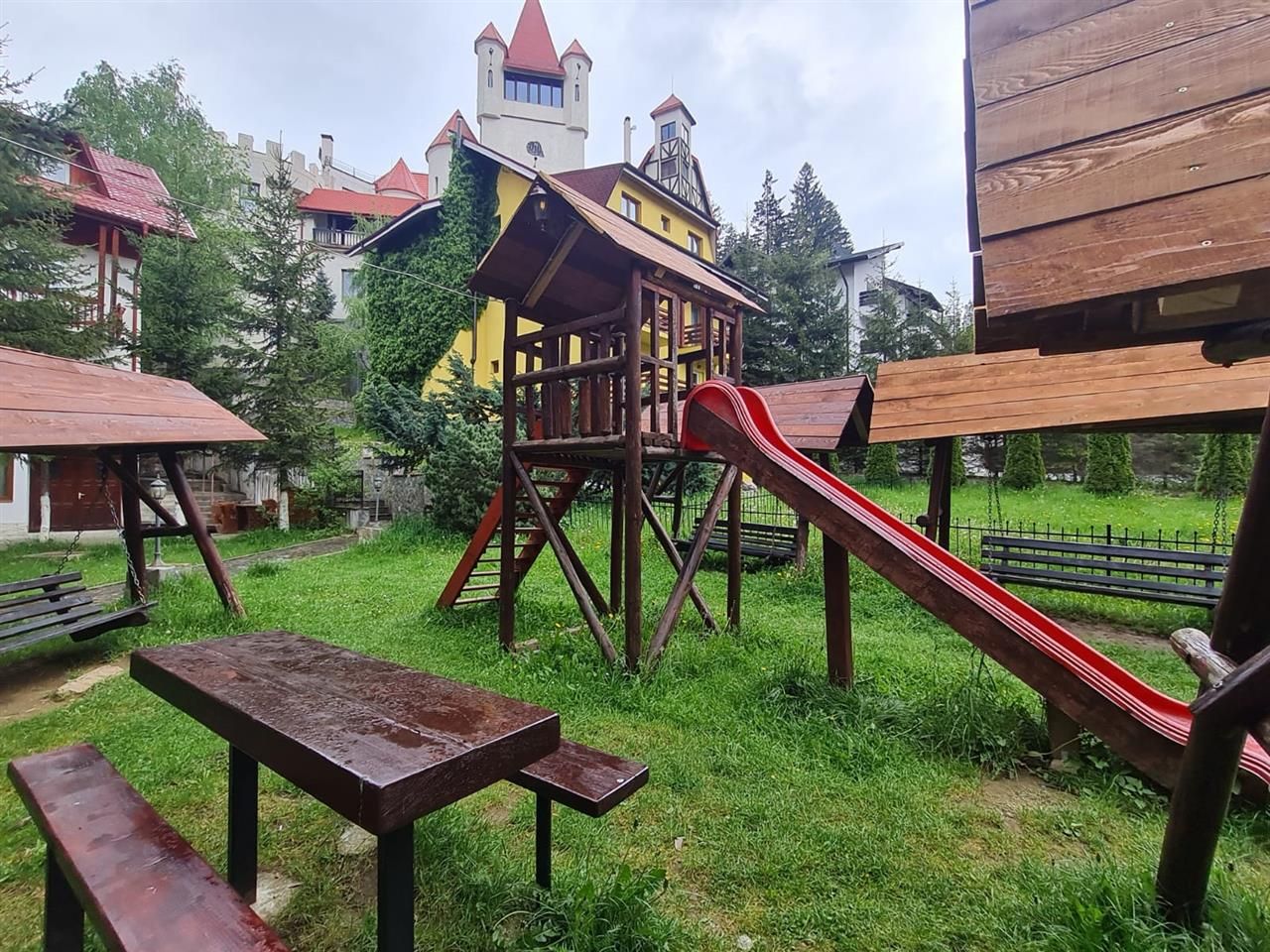 Casa ta de vacanta, imbratisata de natura,3 terase, parcare, Poiana Brasov - Poză 31