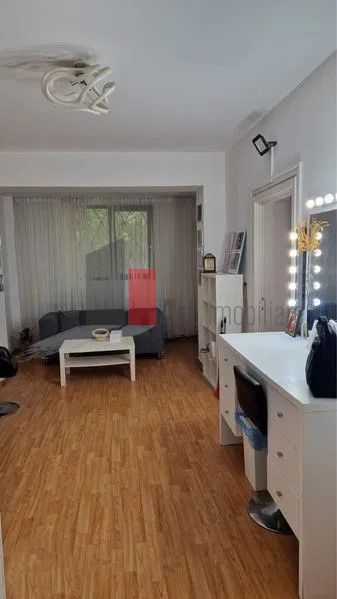 Primaverii, bloc cu regim mic de inaltime, locuit sau investitie - Poză 1