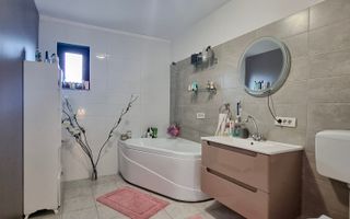 SOLD/ VANDUT- Casa / Vila de vanzare Valu lui Traian - Poză 20