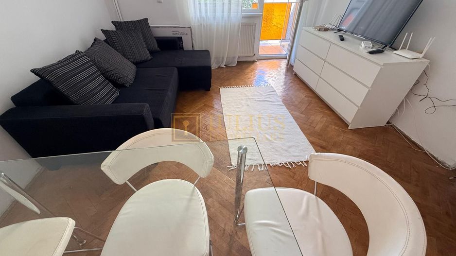 2 camere| vis a vis de Liceul Loga| zona superba, linistita| centrala proprie| - Poză 1