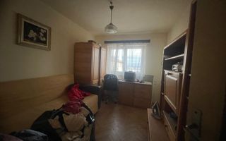 Apartament de vanzare cu 3 camere, decomandat,  2 balcoane, pivnita - Poză 5