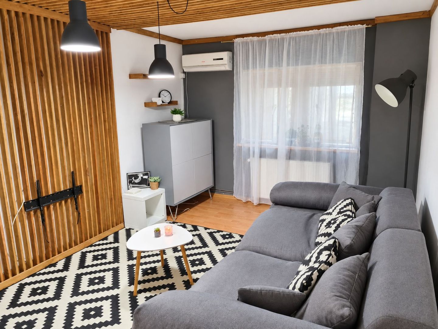 Soarelui-Gen 30 | 3 Camere |  Decomandat | Etaj 1 | 2 Băi | Centrală Proprie - Poză 1