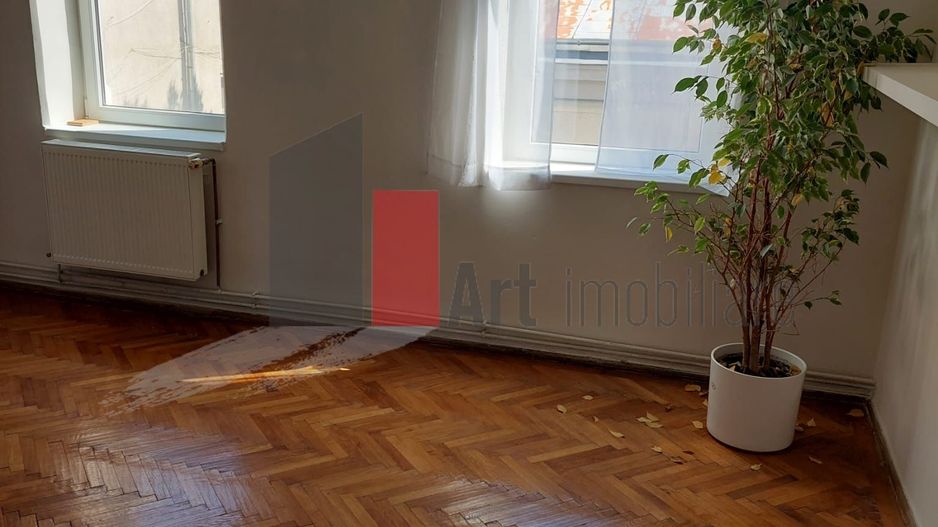 Apartamentul "MONARKI", et. 1 in vila, singur pe etaj, superb - Poză 3