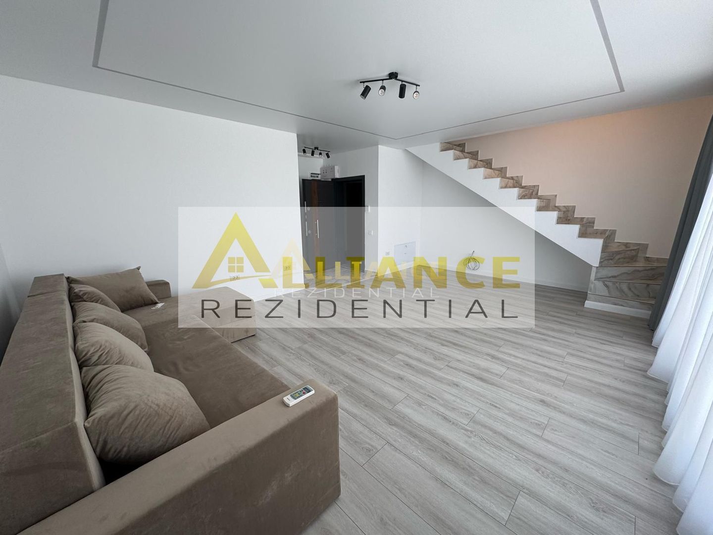 Ap 3 camere/ 3 bai tip Penthouse - Poză 4