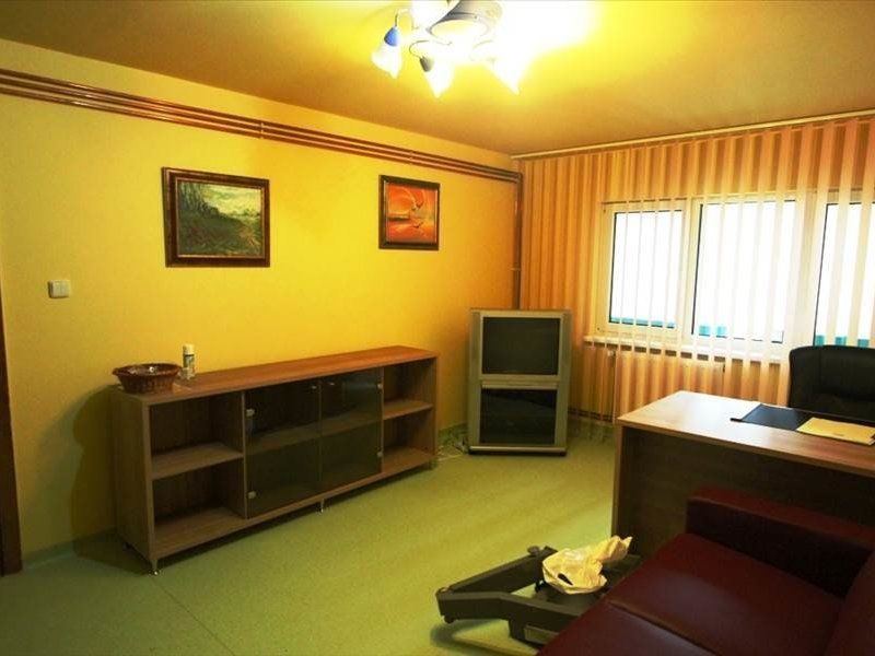 Spațiu parter cu destinație mixtă, zona fostă Lidia – 67 mp - Poză 4