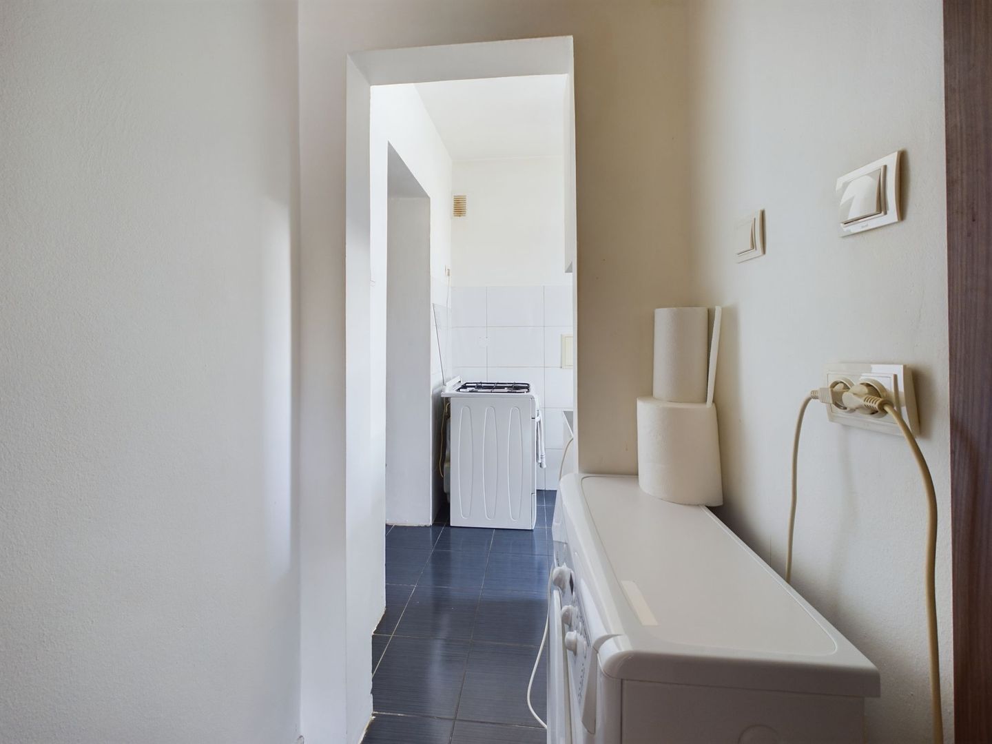 Apartament cu 2 camere renovat modern în Grădiște - Poză 9