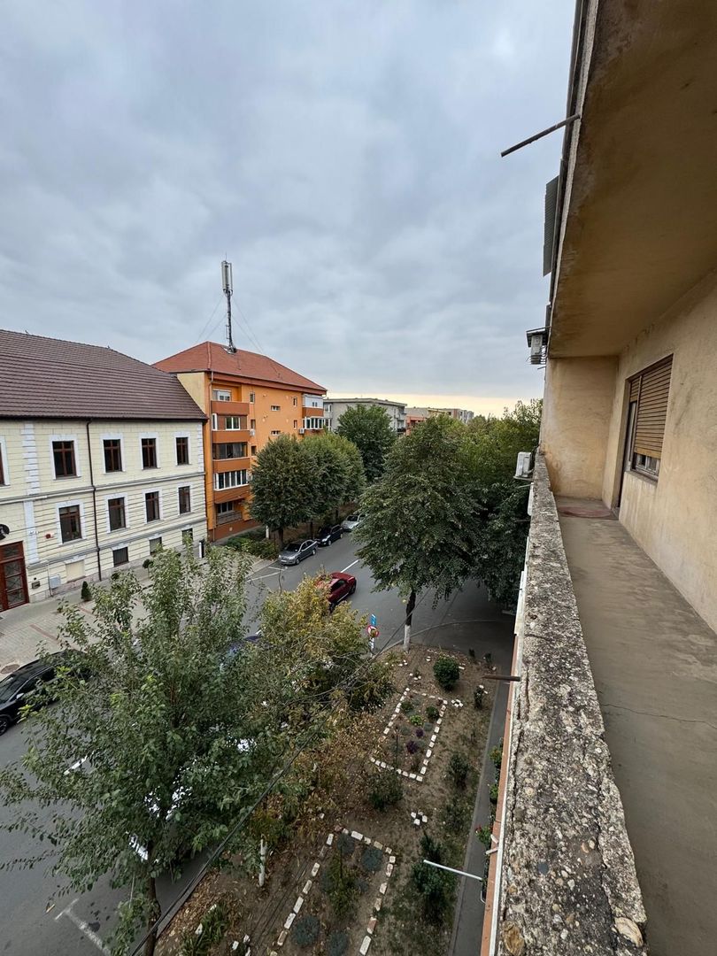 De vanzare Apartament 3 camere, Central, Piata Mica, et 3/4, Arad - Poză 13