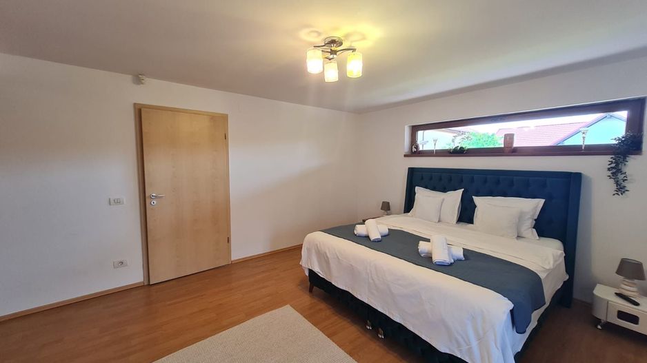 Vila spațioasă și recent renovată în Ghiroda! - Poză 70