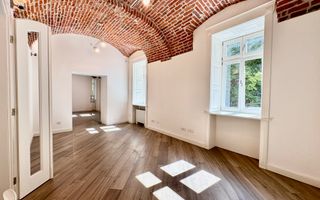 Spatiu birou in cladire istorica restaurata - Poză 13