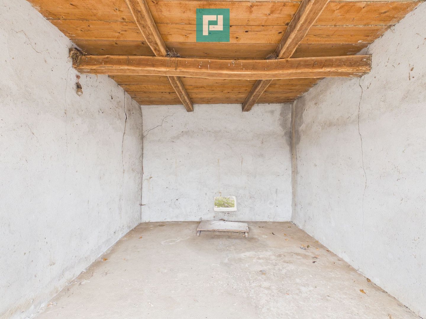 Casă modestă cu 3 camere de renovat în Mișca - Poză 11