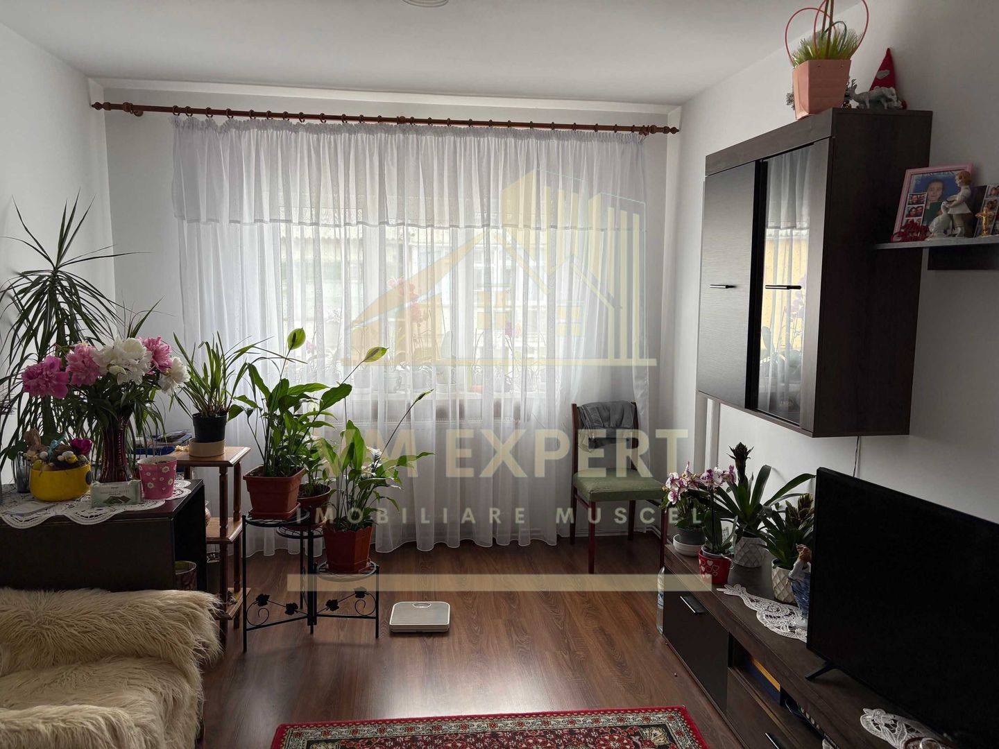 APARTAMENT 3 CAMERE ETAJ 4 VIȘOI CAMPULUNG - Poză 3
