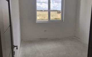 Casă / Vilă cu 4 camere de vânzare în Mosnita Noua - Poză 2