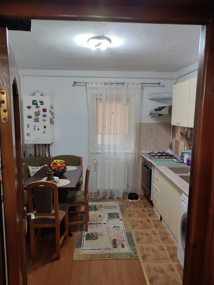 Apartament 4 camere, etaj 2, zona GARĂ; - Poză 2