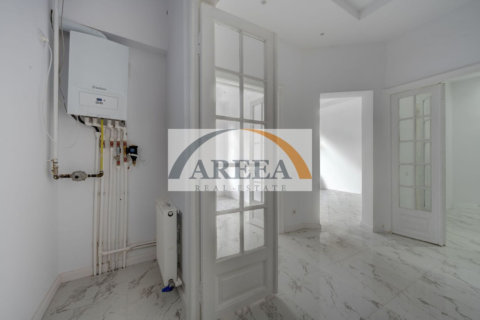 VILA RENOVATA SI ELEGANTA - 131 mp, 6 camere - Mitropolie / Unirii - Poză 25