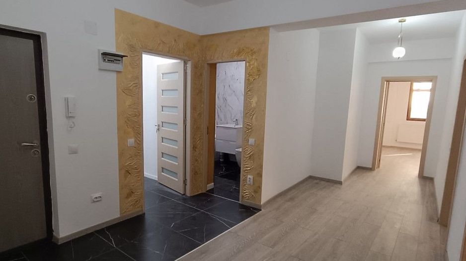 Apartament 3 camere in Prelungirea Ghencea. Renovat de la 0 ! - Poză 3