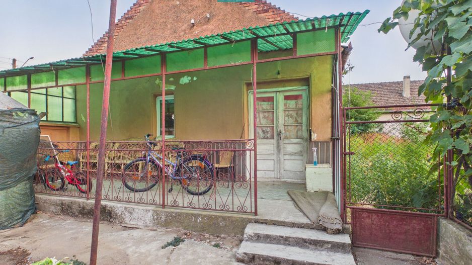 Casă  2 corpuri și 4 camere teren 1440 mp în Macea - Poză 16