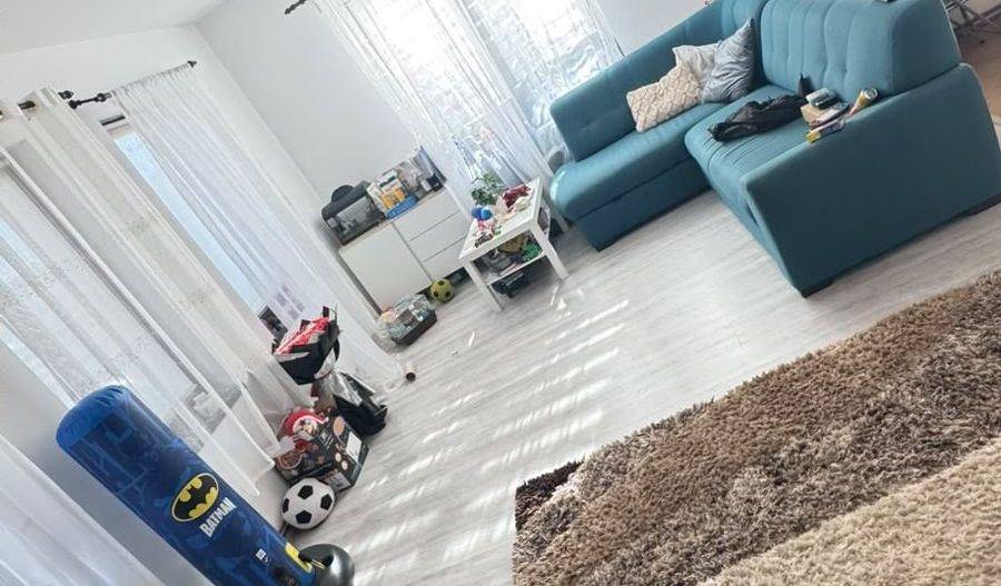 🏡 CASĂ DE VÂNZARE ÎNTR-O ZONĂ BUNĂ – CONFORT, SPAȚIU ȘI POSIBILITATE - Poză 1