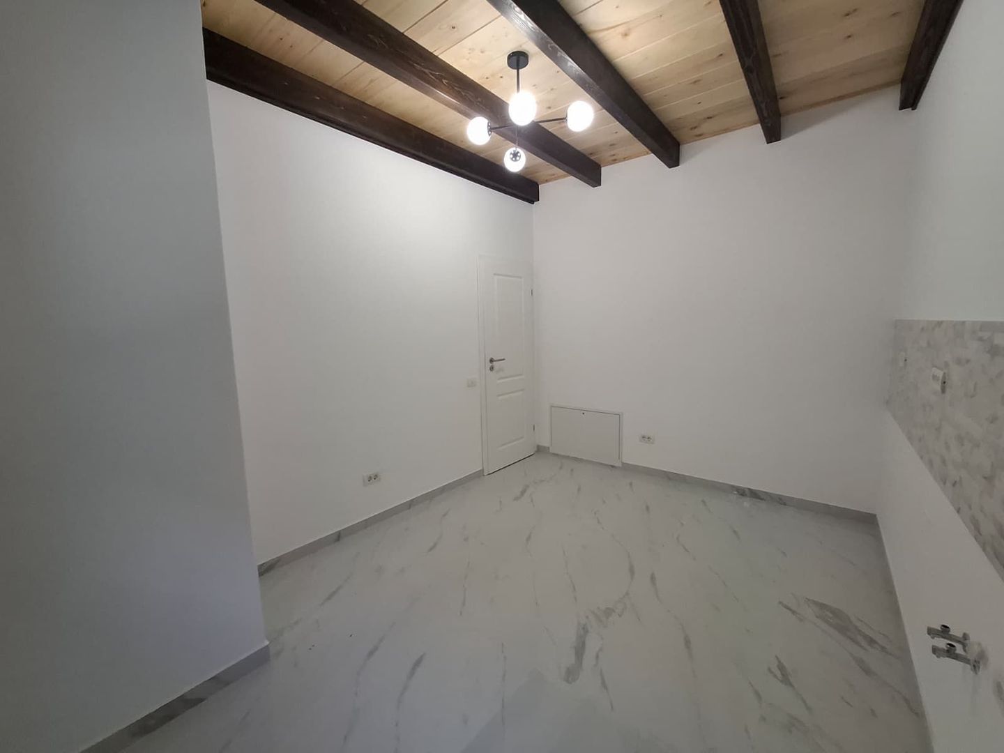 Apartament 4 Camere  in Vila , Centrala , Parcare , Totul Nou L352 - Poză 5
