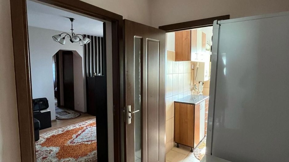 Apartament cu 3 camere, etaj 4, VASLUI zona CENTRU; - Poză 1