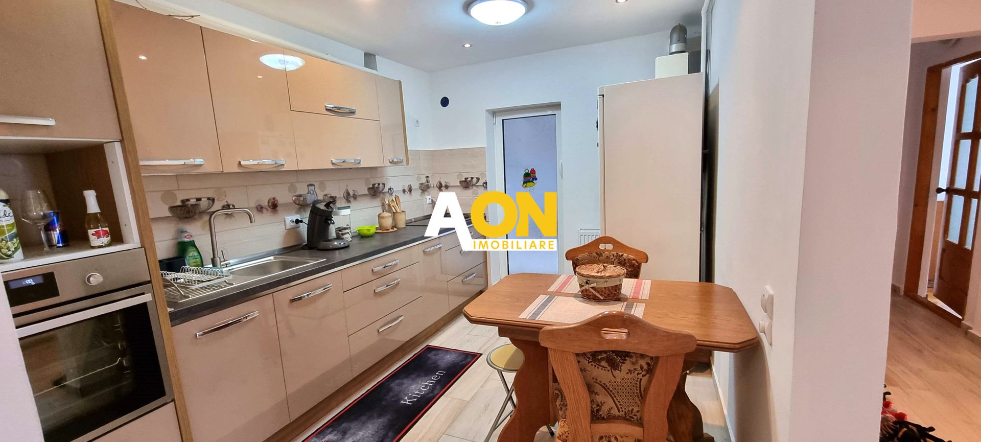 De vanzare apartament 3 camere, Cetate - Poză 2