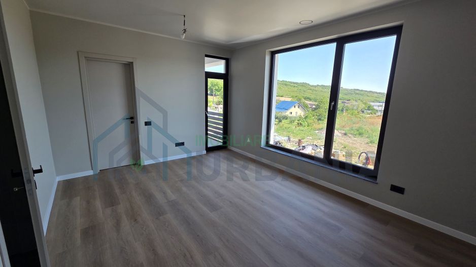 Casa Smart Panouri fotovoltaice Pompa caldura vata bazaltica 15 - Poză 8