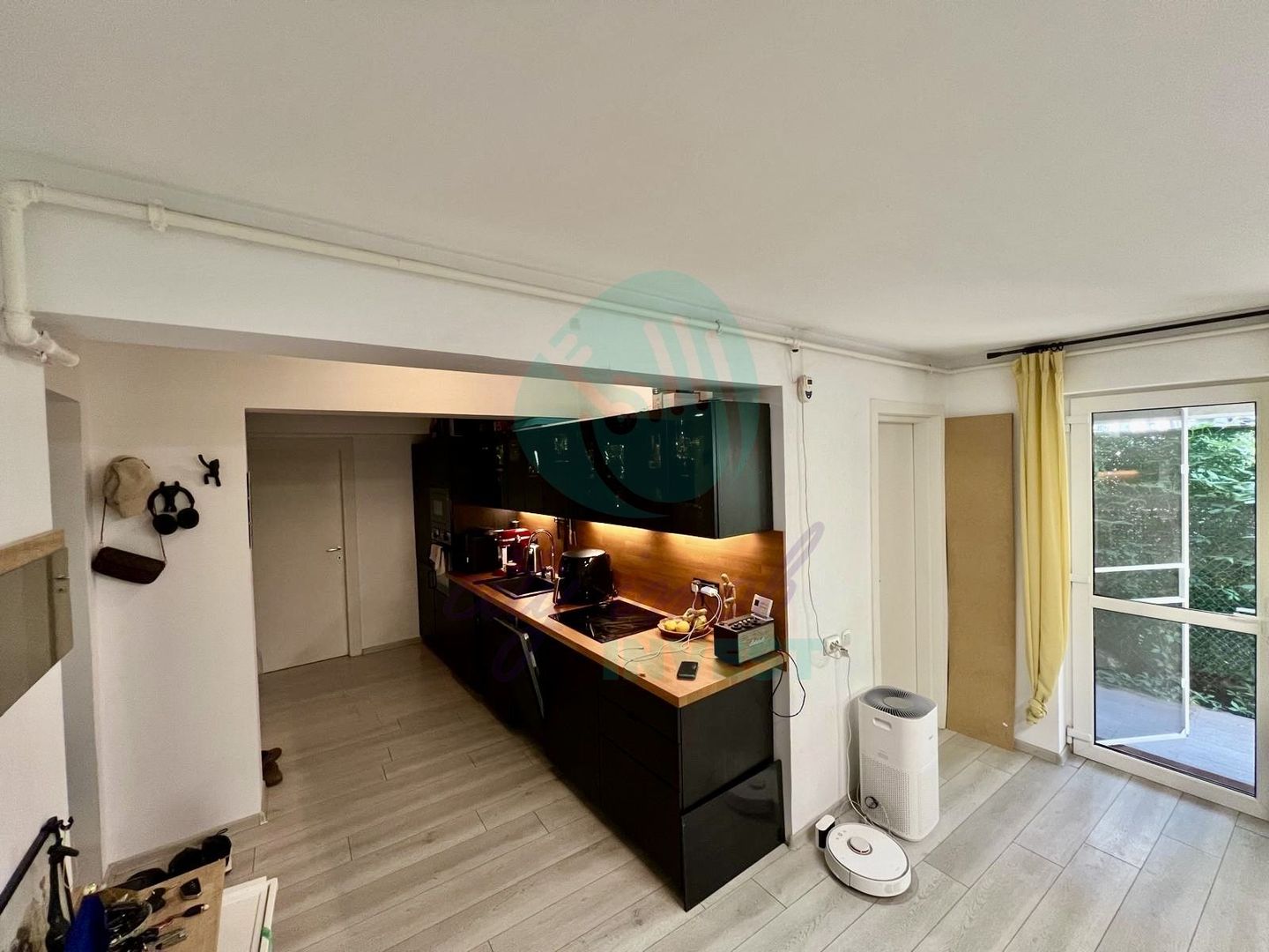 Bloc Boutique - 2 camere cu o mica curte si 2 bai - Poză 3