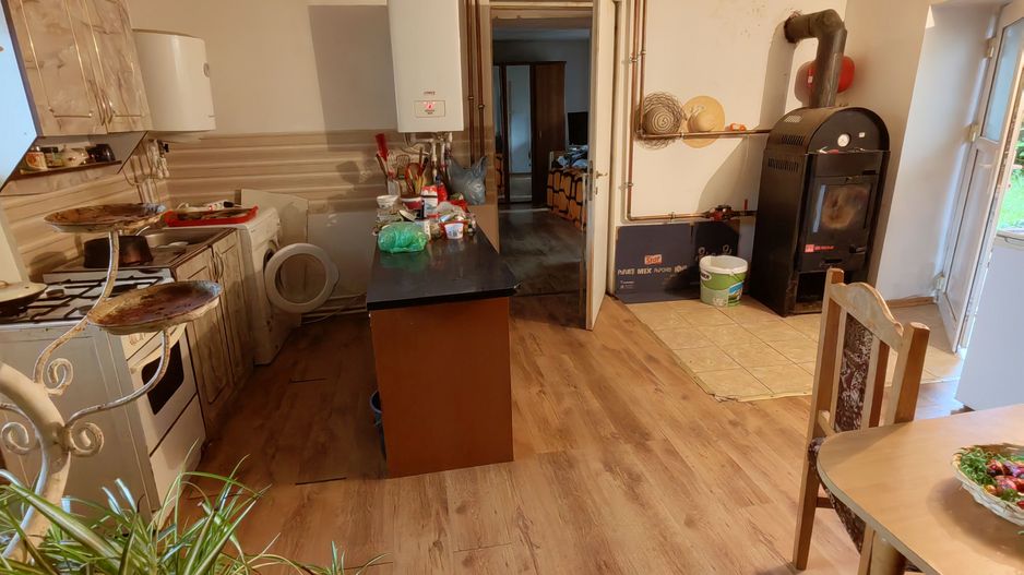 Casă 4camere+teren 719 m²central lângă izvoare de ape minerală Vâlcele - Poză 4