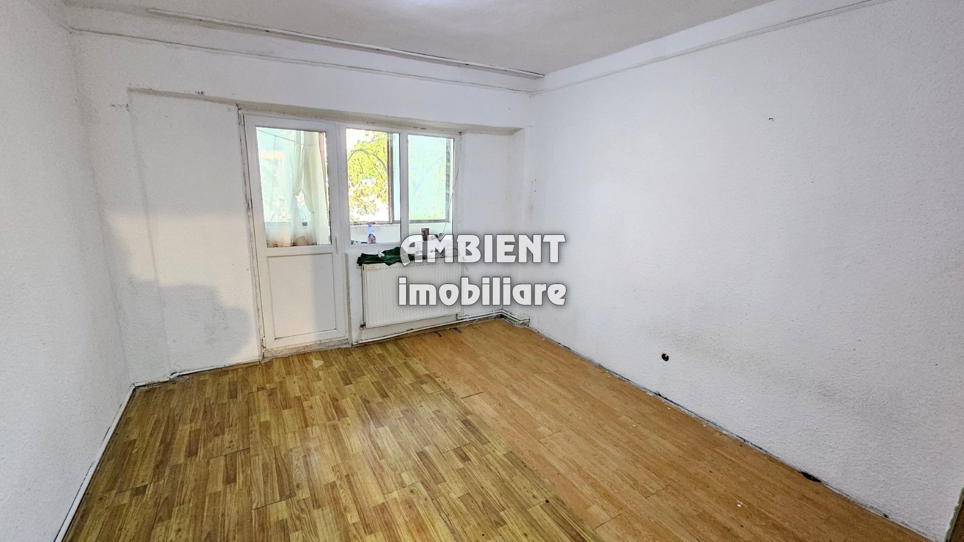 Apartament cu 4 camere, etaj 2, zona CARTIER; - Poză 2