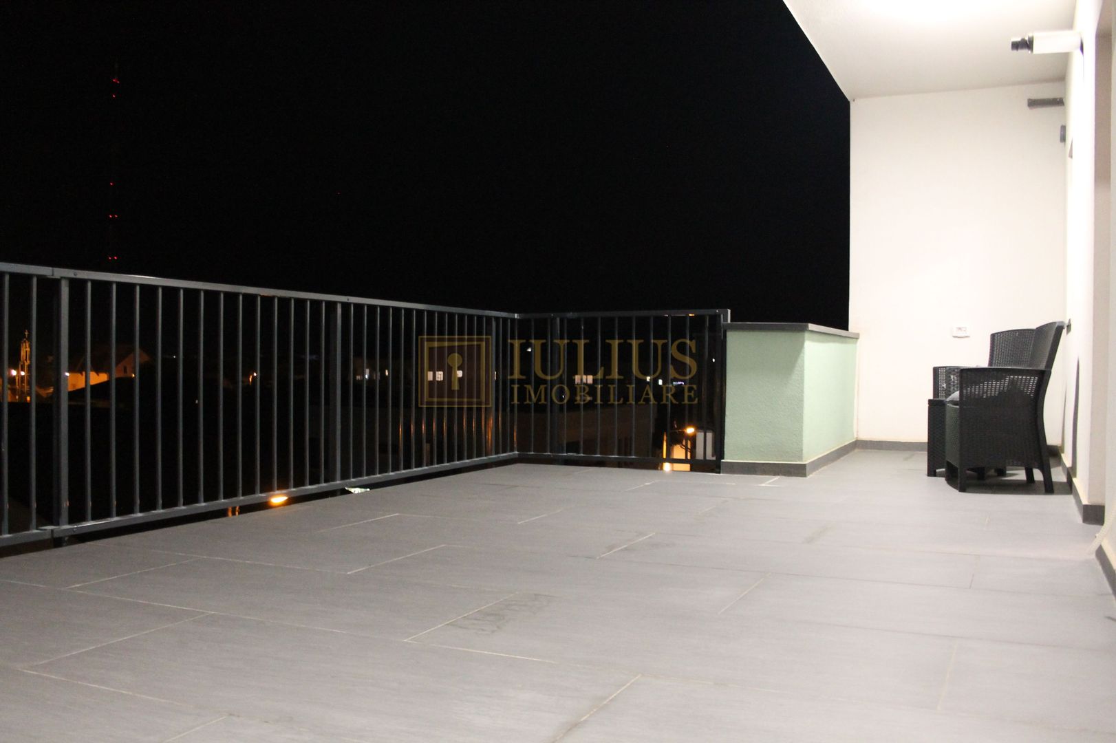 Apartament modern, doua camere cu loc de parcare privat si acoperit - Braytim - Poză 1