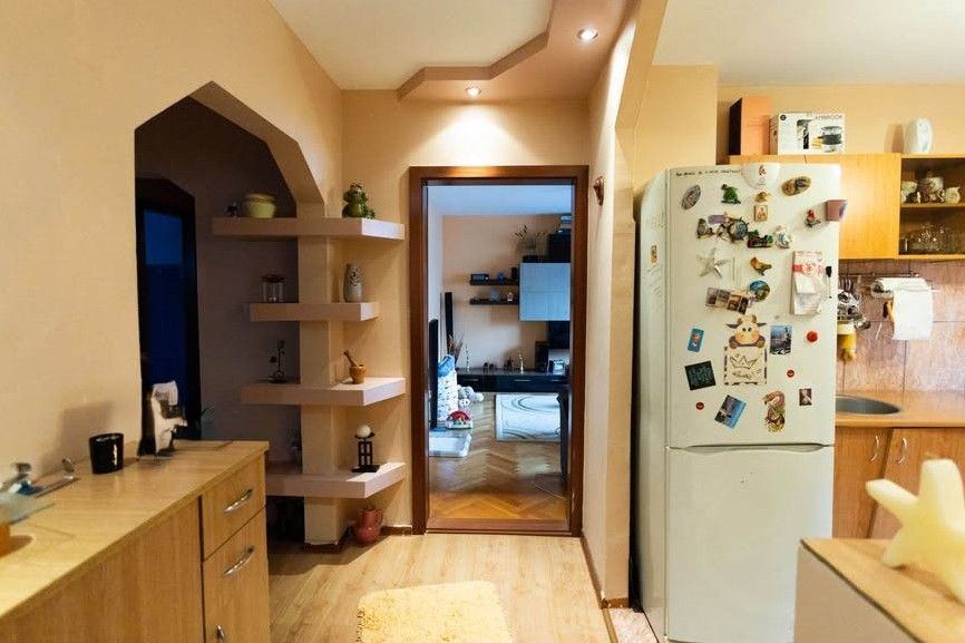 Etaj  2- 3 cam decomandat Bucovinei-Torontalului centrala proprie - Poză 2